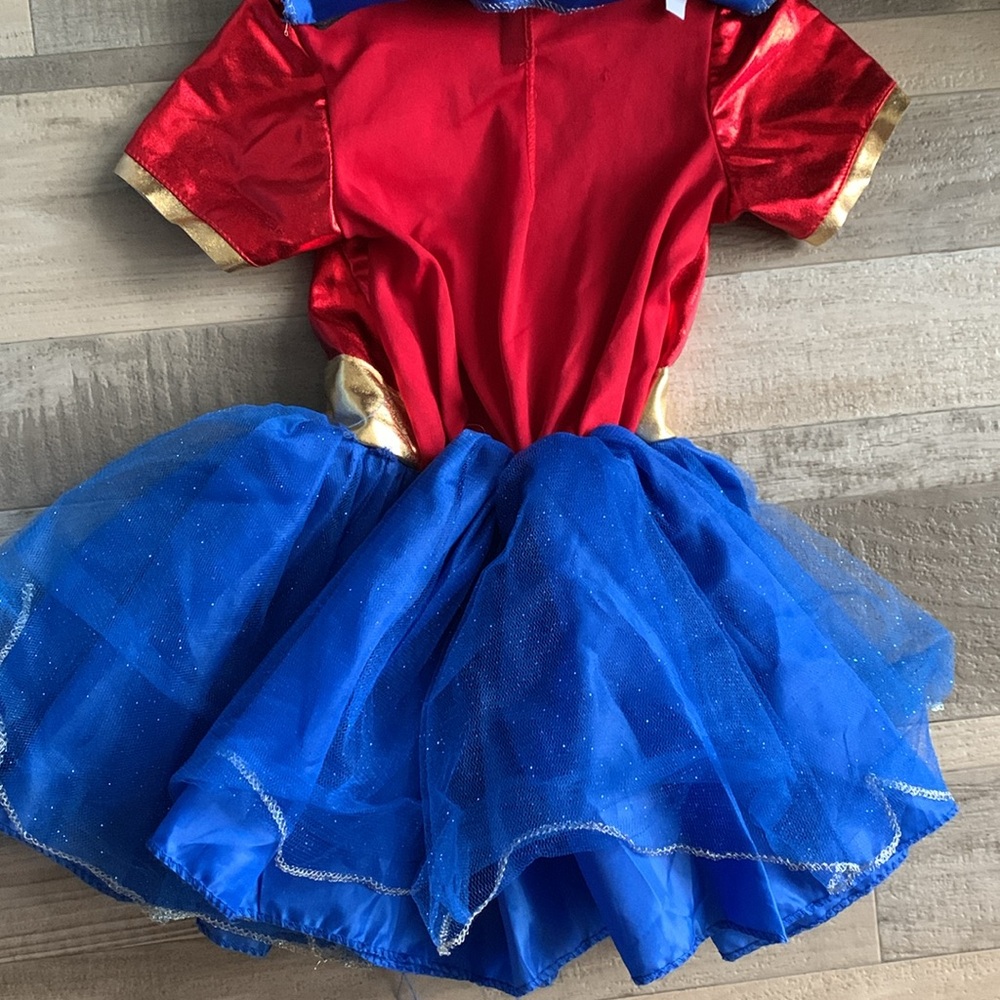 Wonder Woman little girls costume - Picture 3 of 5
